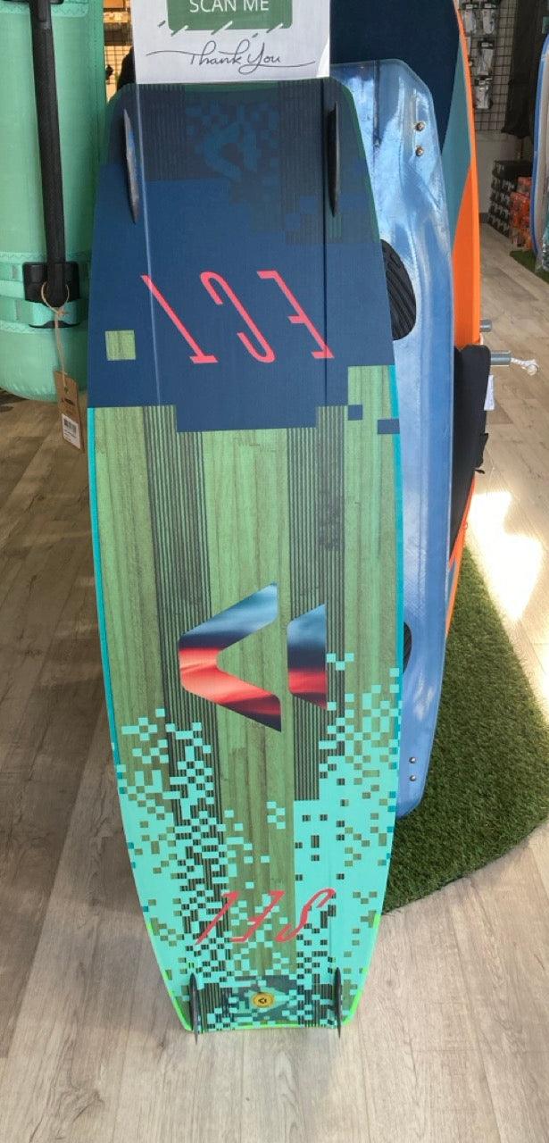 Load image into Gallery viewer, Green Hat Kiteboarding-2023 Duotone Select Kiteboard with bindings USED-Bottom View