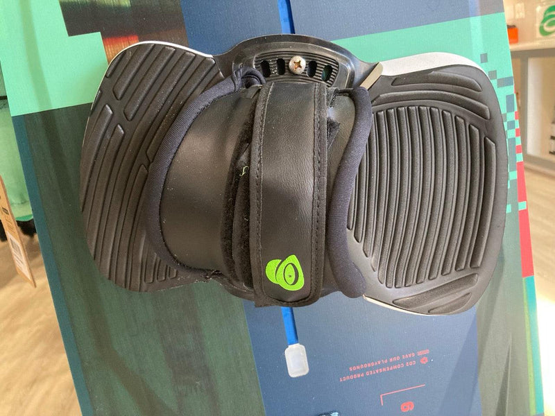 Load image into Gallery viewer, Green Hat Kiteboarding-2023 Duotone Select Kiteboard with bindings USED-Close Up of Right Binding
