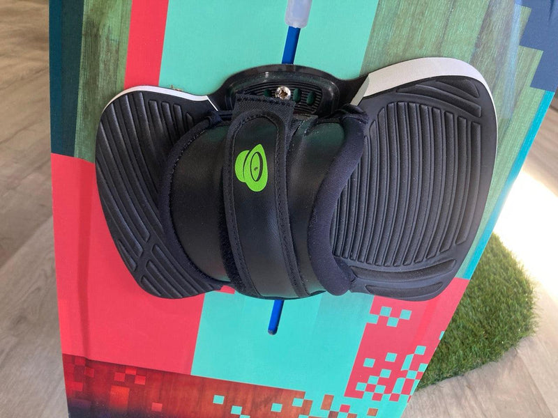 Load image into Gallery viewer, Green Hat Kiteboarding-2023 Duotone Select Kiteboard with bindings USED-Close Up of Left Binding