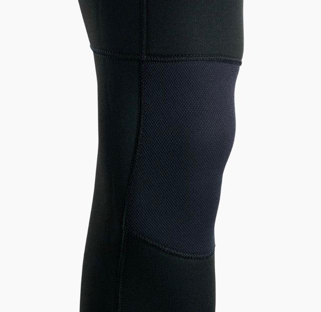 Load image into Gallery viewer, Green Hat Kiteboarding-2023 Ion Element 4/3 Front-Zip Wetsuit-Black-Close up of Knee Pad