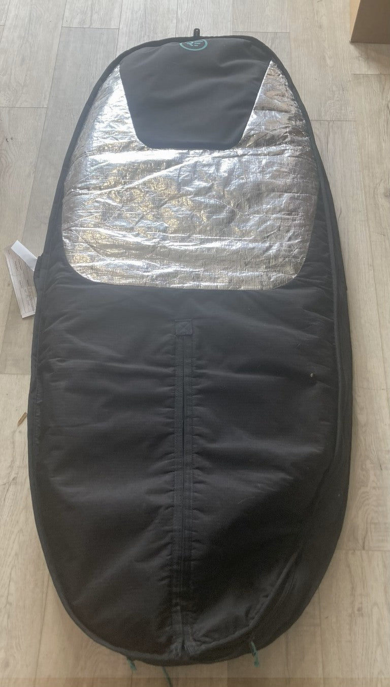 Load image into Gallery viewer, Green Hat Kiteboarding-2024 Appletree Jazz 4'9 USED-Bottom View Of Ride Engine Board Bag