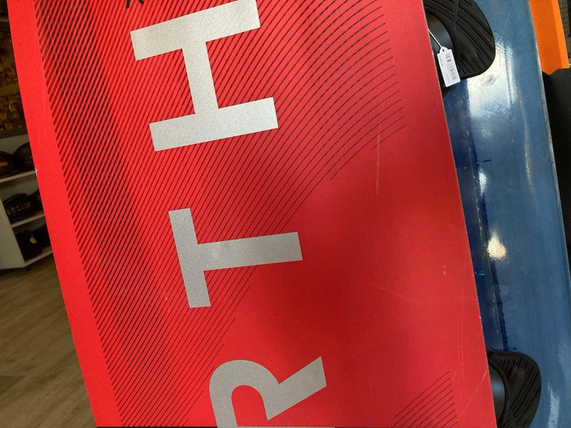 Load image into Gallery viewer, Green Hat Kiteboarding-2024_North_Atmos_Hybrid_Kiteboard_136cm_w_Bindings_USED-Bottom View Close Up of Scrapes