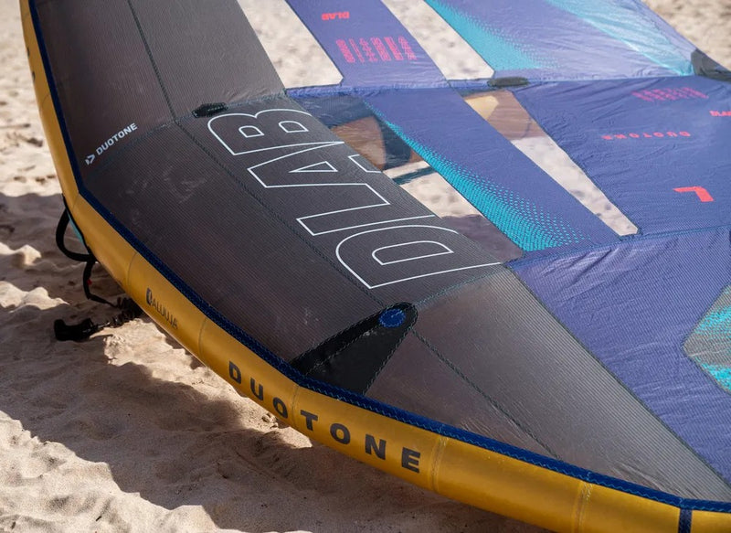 Load image into Gallery viewer, Green Hat Kiteboarding-2025 Duotone Ventis FS D/LAB-Live Shot-Ventis FS DLAB on the Beach
