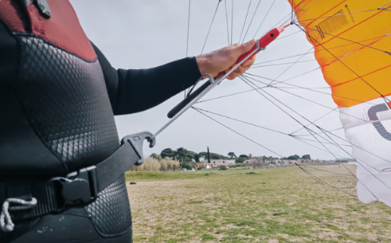 Load image into Gallery viewer, Green Hat Kiteboarding-Ozone Parawing Stash Belt-Live Shot- Man Hooked to Pocket Rocket with Stash Belt