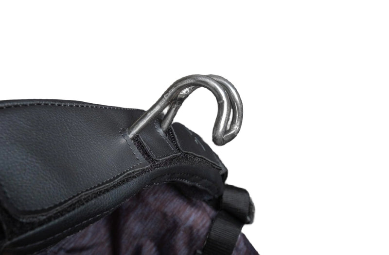 Load image into Gallery viewer, Green Hat Kiteboarding-AK Durable Supply Co. Cruz Seat Harness-Close Up View of Spreader Bar on White Background