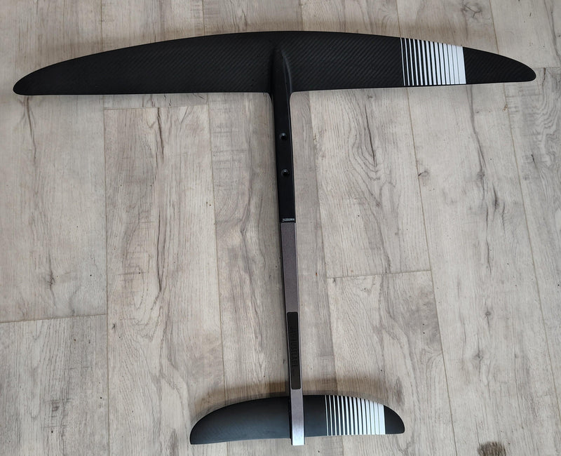 Load image into Gallery viewer, Green Hat Kiteboarding-Cabrinha H800 Carbon Foil Plane USED-Bottom View of Foil Plane