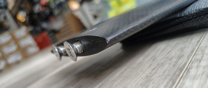 Load image into Gallery viewer, Green Hat Kiteboarding-Delta M-Frame 81cm Carbon Mast BLEM-Close Up View of Bent Corner