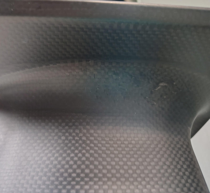 Load image into Gallery viewer, Green Hat Kiteboarding-Delta R-Frame BLEM (3)- Close Up View of Right Side Scratches on Mast Top