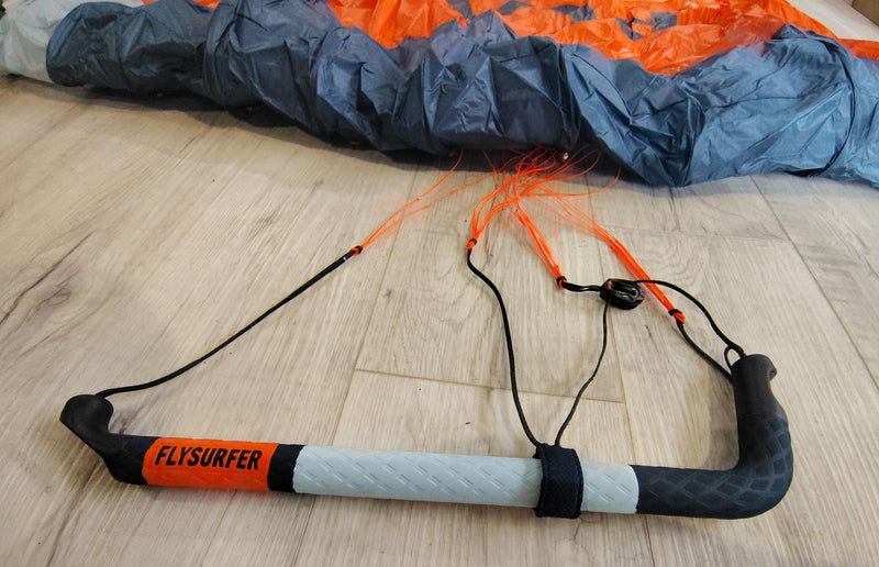 Load image into Gallery viewer, Green Hat Kiteboarding-Flysurfer POW 1.7M USED-Close Up View of Right Side of Parawing Bar