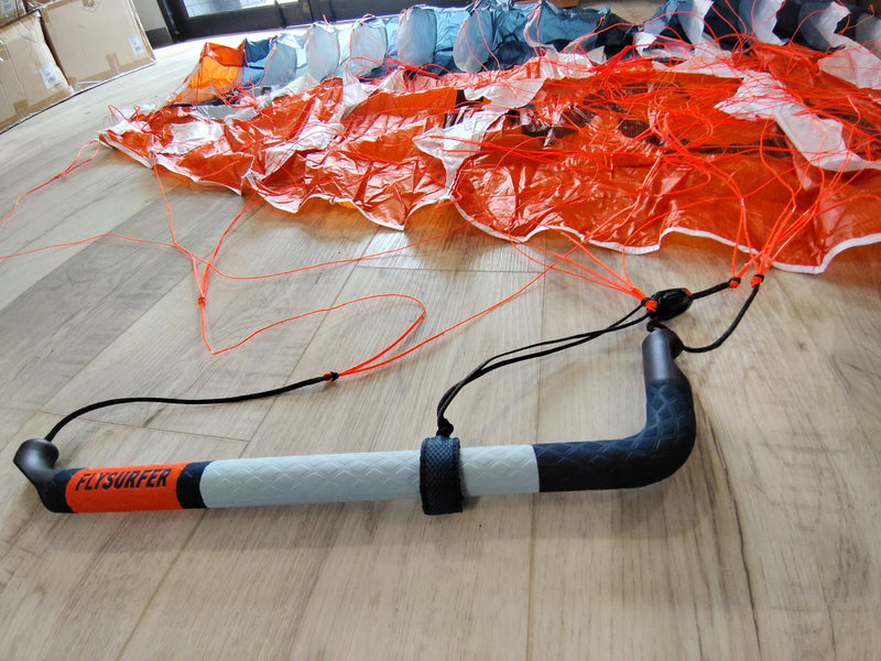 Load image into Gallery viewer, Green at Kiteboarding-Flysurfer POW2.5m USED-Close Up View of the Right Side of the Bar