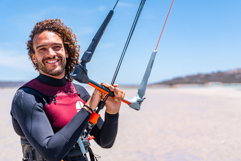 Load image into Gallery viewer, Green Hat Kiteboarding-Flysurfer Force3 Control Bar-Live Shot-Man Holding the Flysurfer Control Bar