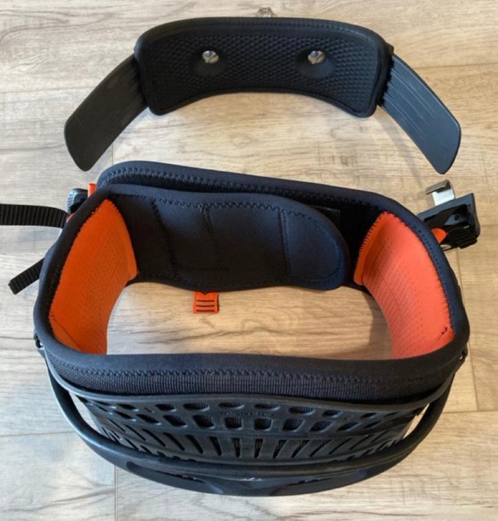 Load image into Gallery viewer, Used Manera Halo V2 Harness Medium USED