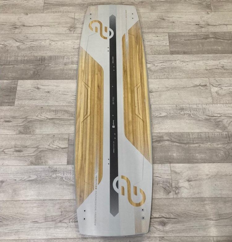 Load image into Gallery viewer, 2022 Eleveight Ignition Kiteboard BLEM