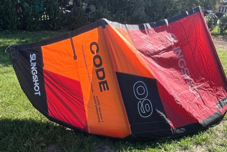 Load image into Gallery viewer, Slingshot Code V1 9m Kite USED
