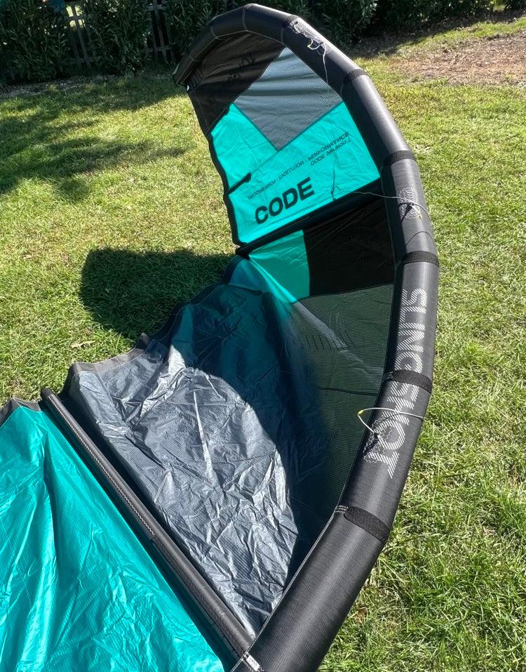 Load image into Gallery viewer, Slingshot Code 7m Kiteboarding Kite