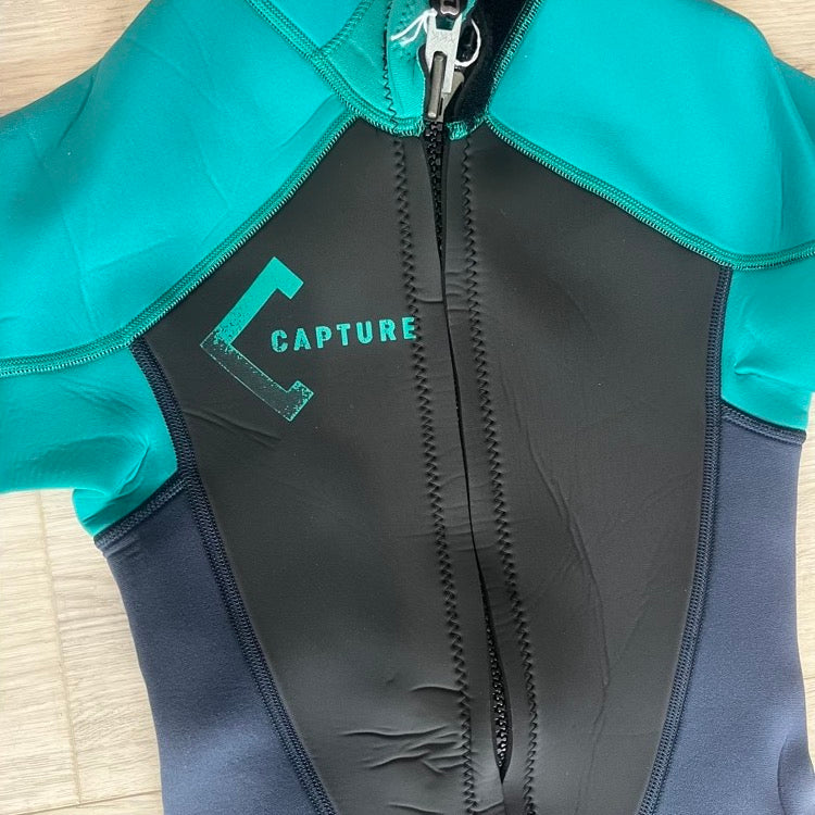 Load image into Gallery viewer, Ion Capture 3/2 BZ SS Kid&#39;s Wetsuit USED
