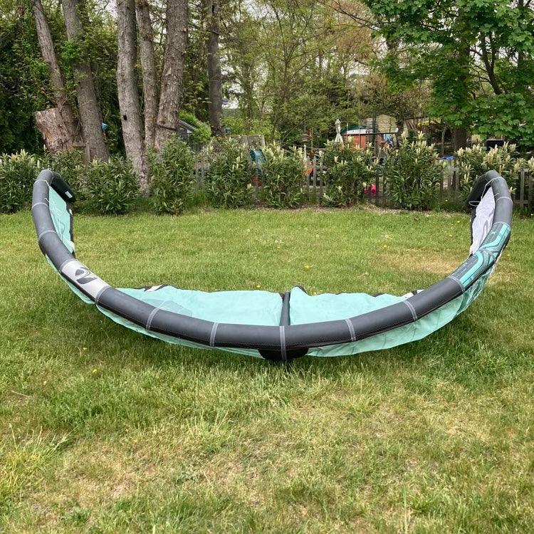 Load image into Gallery viewer, Green Hat Kiteboarding-2023 Cabrinha Moto X 9m USED Kite-Leading Edge Upside Down View