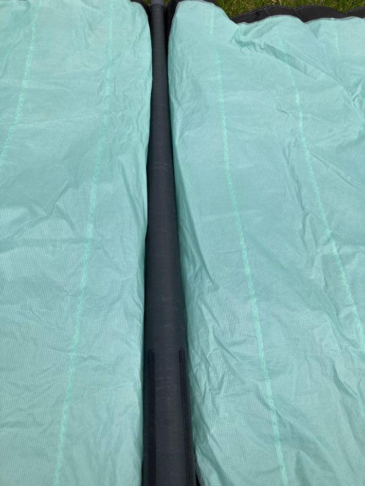 Load image into Gallery viewer, Green Hat Kiteboarding-2023 Cabrinha Moto X 9m USED Kite-Center Strut View