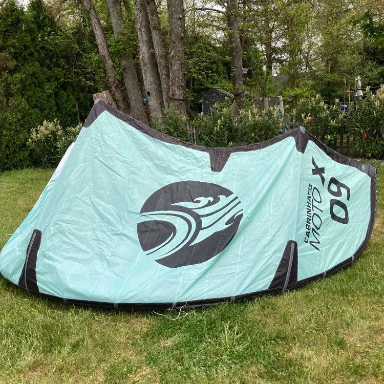 Load image into Gallery viewer, Green Hat Kiteboarding-2023 Cabrinha Moto X 9m USED Kite-Leading Edge View Right Wing Tip