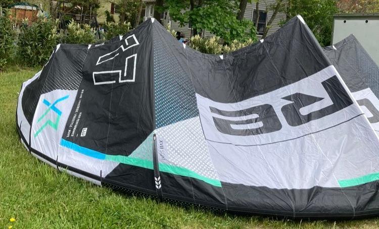 Load image into Gallery viewer, Green Hat Kiteboarding-Core XR8 17m Kite USED-Leading Edge Left Wing Tip View