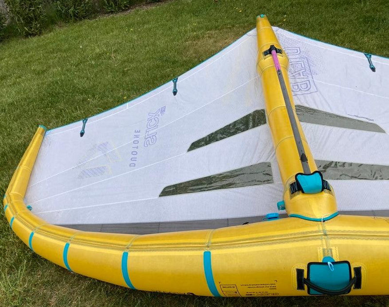 Load image into Gallery viewer, Green Hat Kiteboarding-Duotone Unit D/LAB Wing 6.5M USED-Leading Edge
Upside Down Right Side View