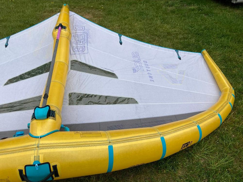 Load image into Gallery viewer, Green Hat Kiteboarding-Duotone Unit D/LAB Wing 6.5M USED-Leading Edge
Upside Down Left Side View