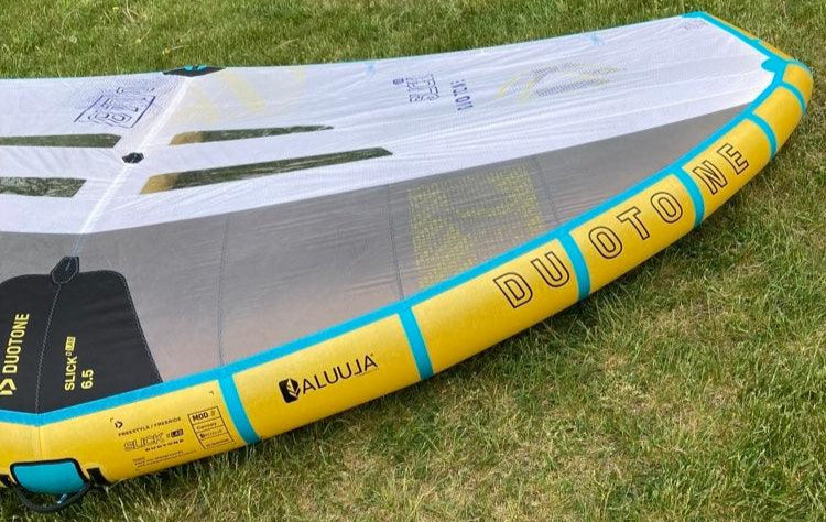 Load image into Gallery viewer, Green Hat Kiteboarding-Duotone Unit D/LAB Wing 6.5M USED-Leading Edge
Right Wing Tip Top View