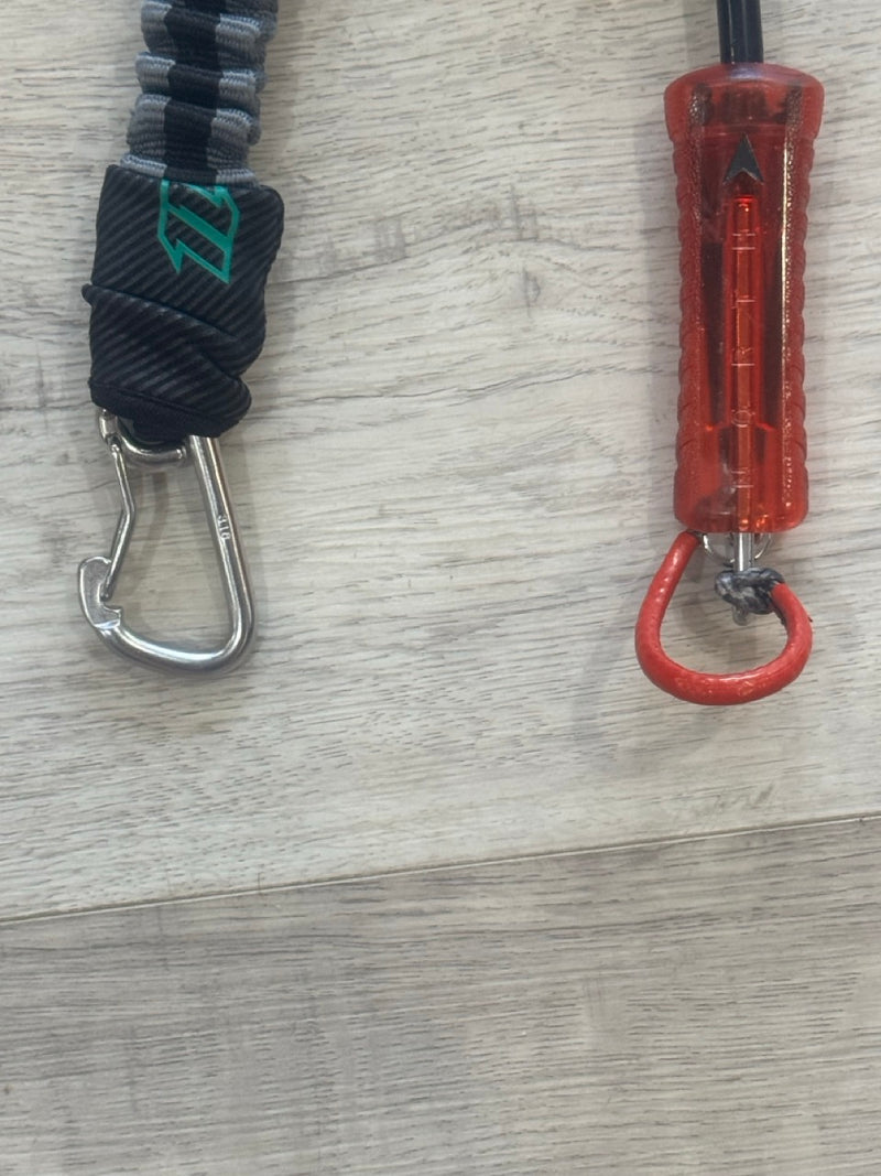 Load image into Gallery viewer, Leash carabiner and quick release