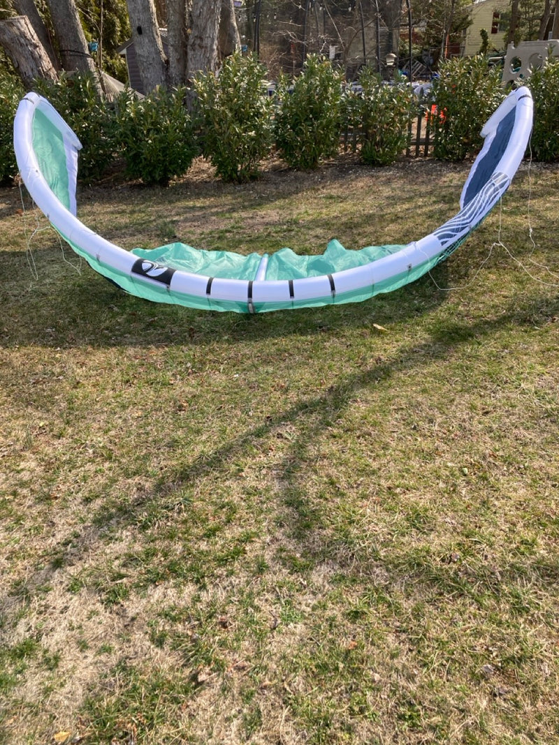 Load image into Gallery viewer, 2022 Cabrinha :02 Moto Kiteboarding Kite 10M USED