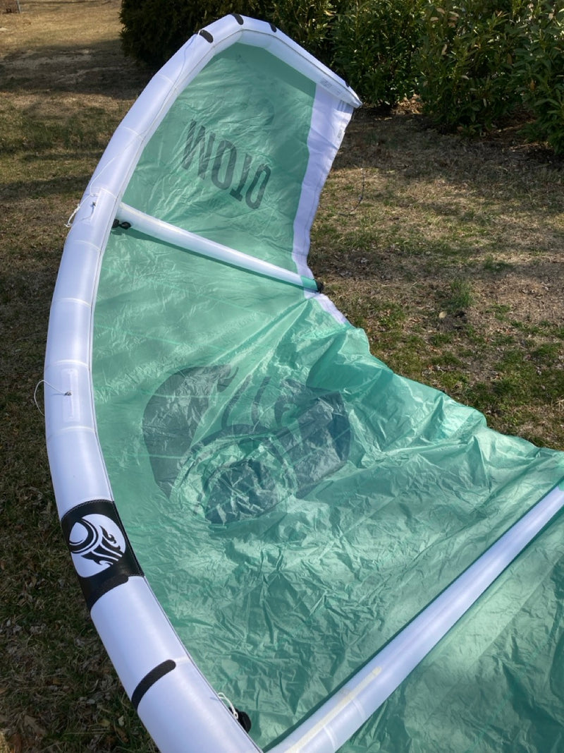 Load image into Gallery viewer, 2022 Cabrinha :02 Moto Kiteboarding Kite 10M USED
