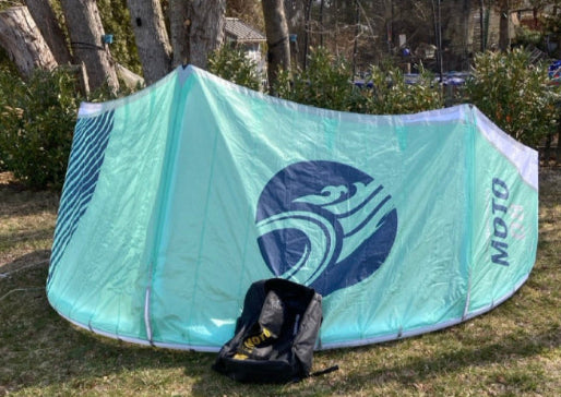 Load image into Gallery viewer, Green Hat Kiteboarding-2022 Cabrinha Moto USED-Front Right View
