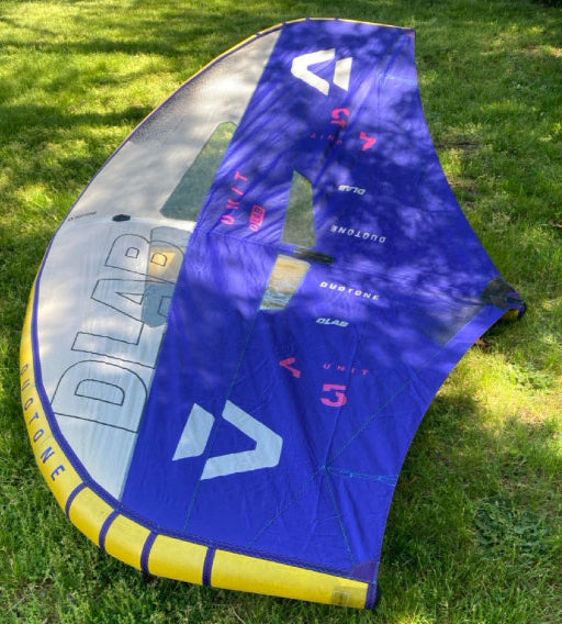 Load image into Gallery viewer, Green Hat Kiteboarding-2025 Duotone UNIT DLAB 4.5m USED-Top Left Wing Tip View