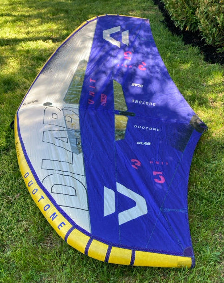 Load image into Gallery viewer, Green Hat Kiteboarding-Duotone Unit LAB 3.5 Wing USED-Left Wing Tip View