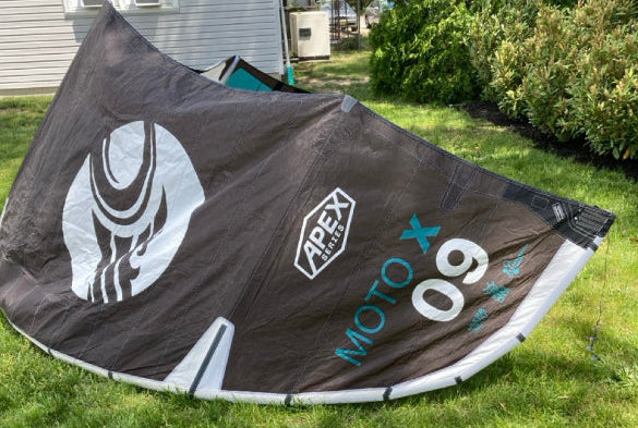 Load image into Gallery viewer, Green Hat Kiteboarding-2024 Cabrinha Moto X APEX Kite 9M USED-Right Wing Tip View