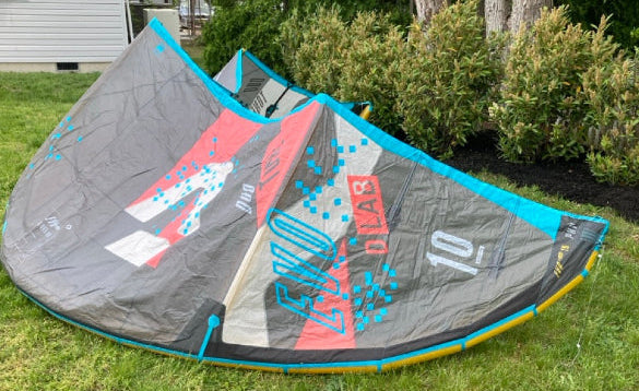 Load image into Gallery viewer, Green Hat Kiteboarding-2023/2024 Duotone Evo D/LAB Kite 10M USED-Right Wing Tip View