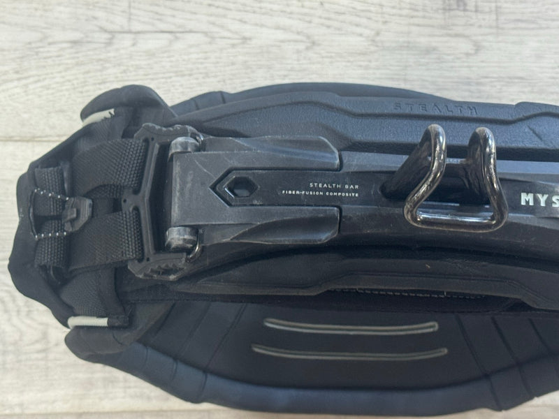 Load image into Gallery viewer, 2023/2024 Mystic Stealth Waist Harness W/Spreader Bar Medium USED