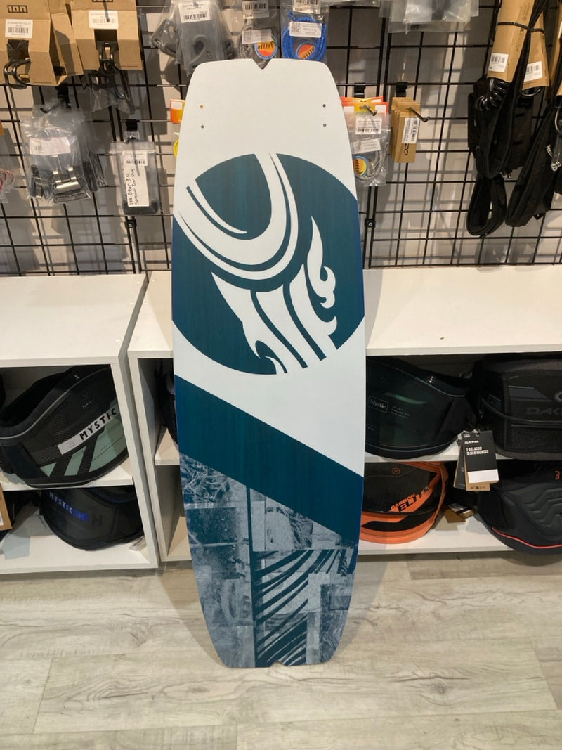 Load image into Gallery viewer, 2022 Cabrinha :02 Spectrum Kiteboard 140 USED