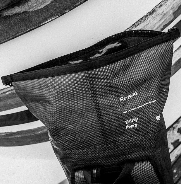 Load image into Gallery viewer, Green Hat Kiteboarding-Manera Duffle Bag 30L-Live Shot-Manera Bag Open