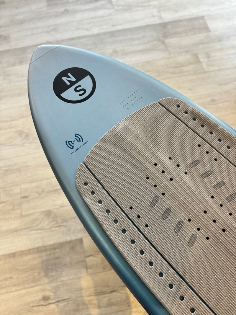 Load image into Gallery viewer, 5'2 North Midi Foilboard USED