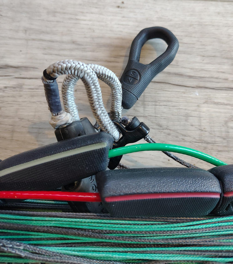 Load image into Gallery viewer, Green Hat Kiteboarding-North Navigator Pro USED-Close Up View of Depower Line