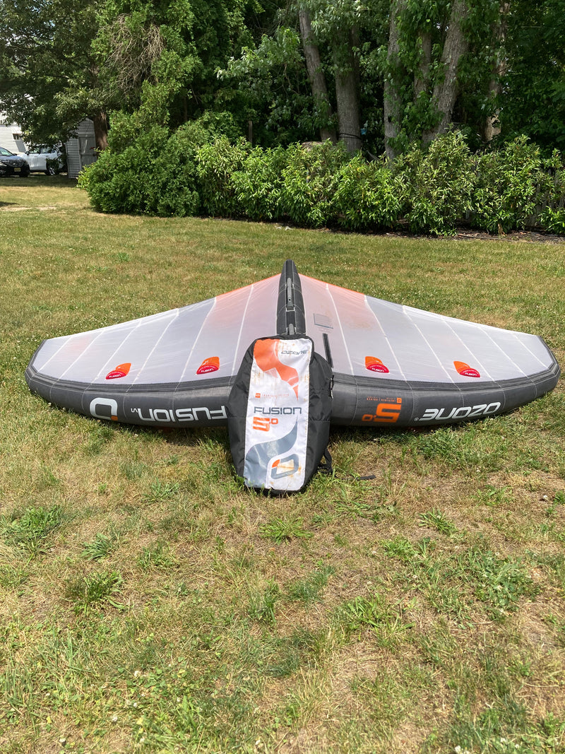 Load image into Gallery viewer, Front bottom side view of wing and bag.