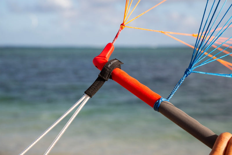 Load image into Gallery viewer, Green Hat Kiteboarding-Ozone Wing/Parawing Harness Line-Close-up of a parawing handle with a harness line on it. Ocean in the background