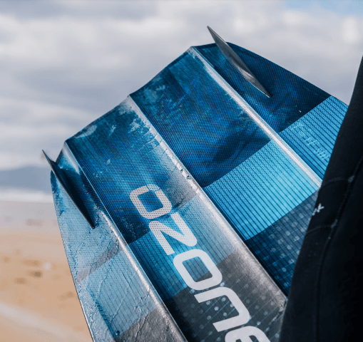 Load image into Gallery viewer, Green Hat Kiteboarding-Ozone Torque V4 Twintip-Blue-Close up- Bottom View