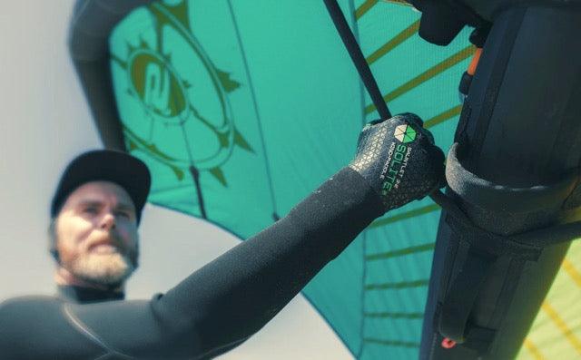 Load image into Gallery viewer, Solite 3:2 Wind/Paddle Gauntlet Glove