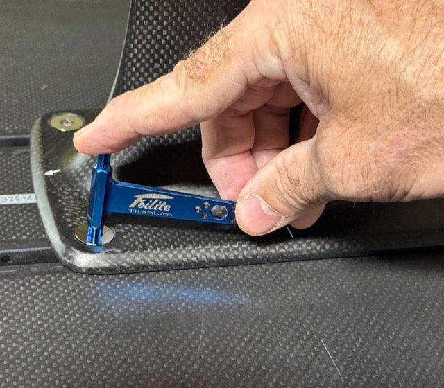 Load image into Gallery viewer, Green Hat Kiteboarding-Foilite Titanium Torx Hammer Multi Tool T30/T40-Close up View Tool being used