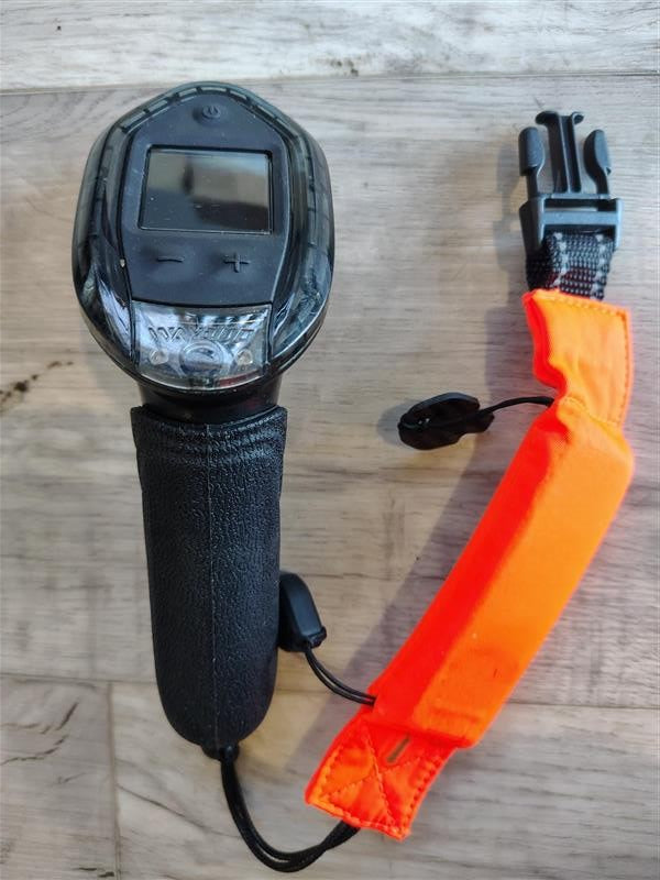 Load image into Gallery viewer, Green Hat Kiteboarding-Waydoo ONE+ Remote USED- Top View with Wrist Leash and Magnet