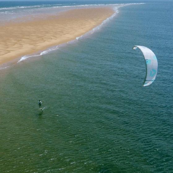 Load image into Gallery viewer, 2022 Duotone Juice Lightwind Freeride Kite