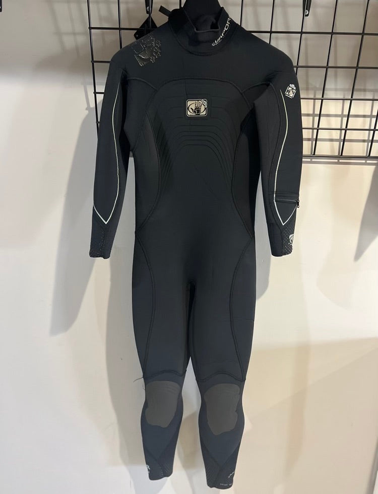 Load image into Gallery viewer, Body Glove 4/3 Back-Zip Size 11/12 Women&#39;s Wetsuit USED
