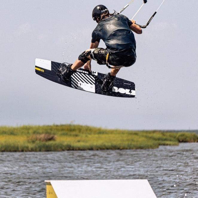 Load image into Gallery viewer, Core Bolt 4 Wakestyle Kiteboard NEW