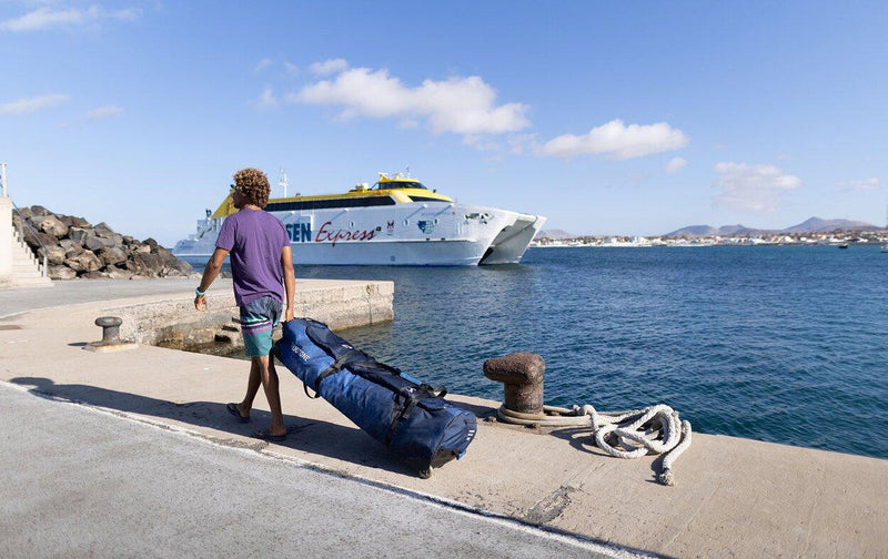 Load image into Gallery viewer, Green Hat Kiteboarding-Collection-Clearance Kite Bags-Duotone Combi Bag-Live Shot-Man Walking near Water with Bag